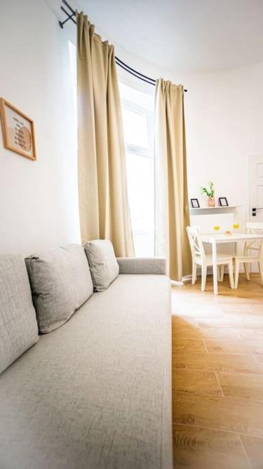 Lovely Apartment In Варшава Екстериор снимка